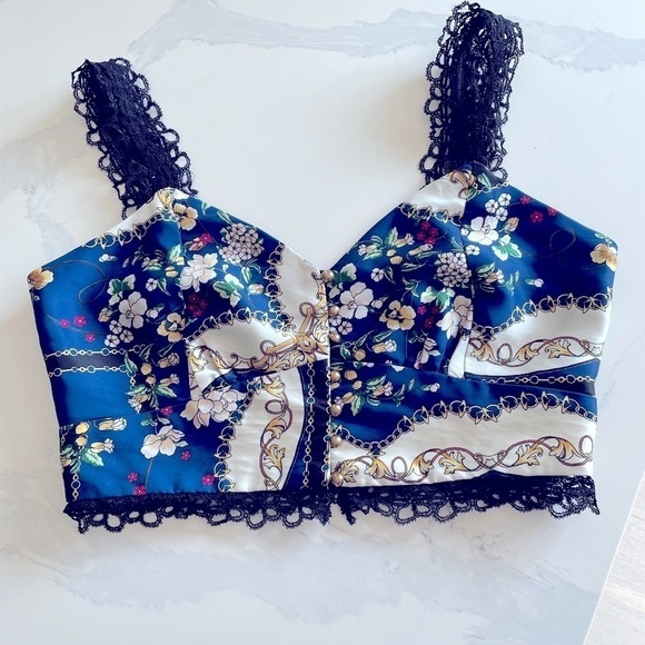 Elliatt Floral Lace Trim Crop Top - Blue and White - Picture 11 of 11